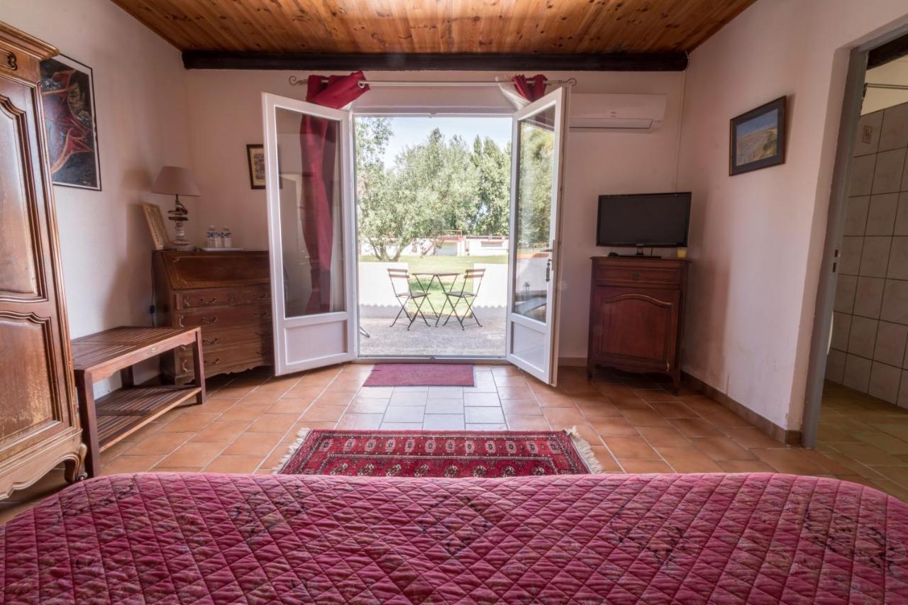 Lou Mas Dou Juge Hotel Saintes-Maries-de-la-Mer Exterior photo